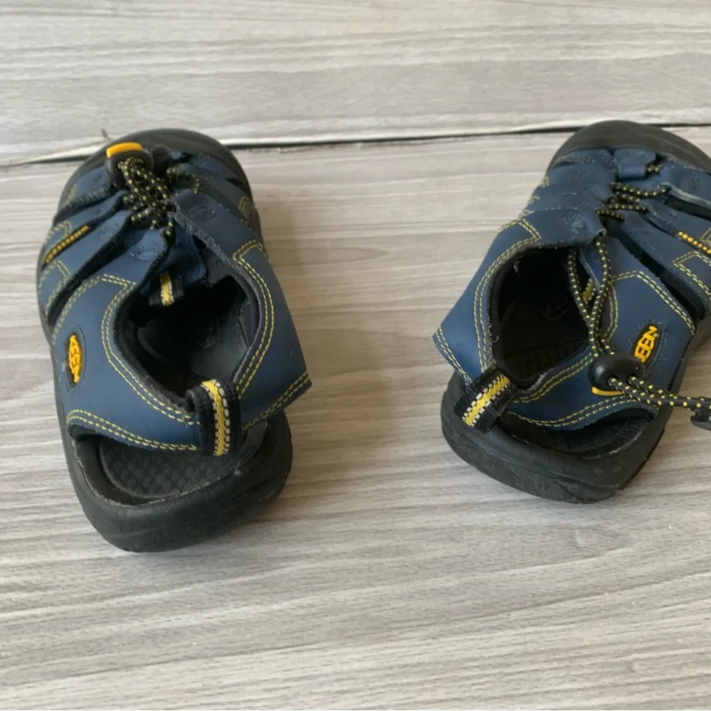 Keen Youth Newport H2 In Navy Size 2