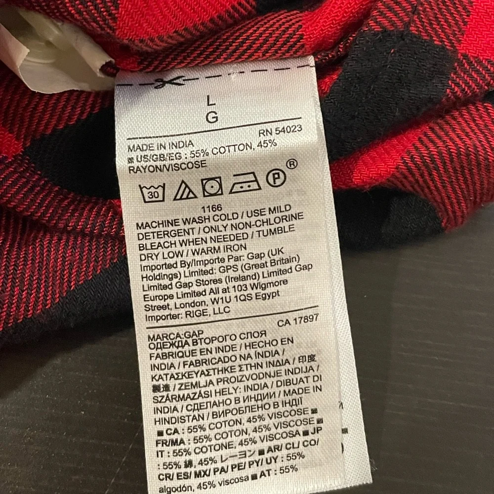 GAP size shirt plaid