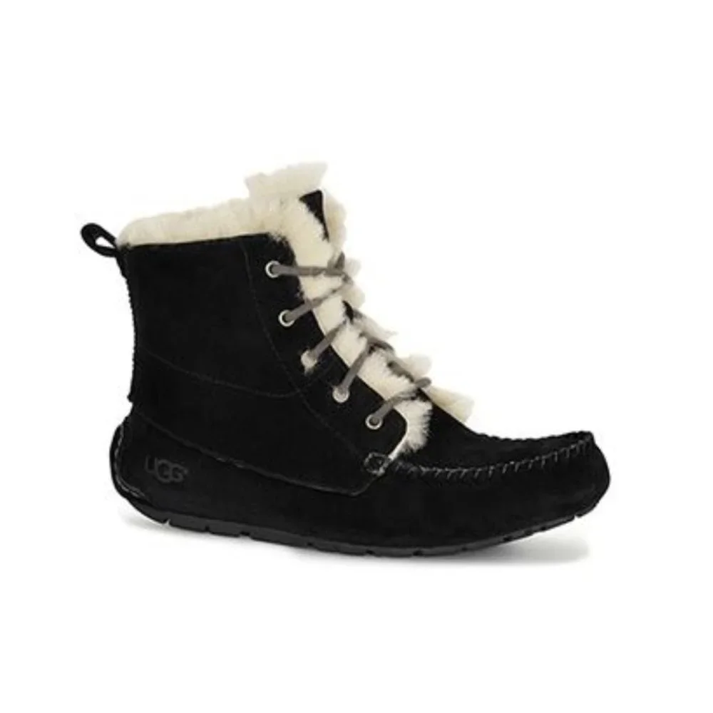 NEW UGG Women Chickaree Black Lace Up Water Resistant Fully Lined Boot