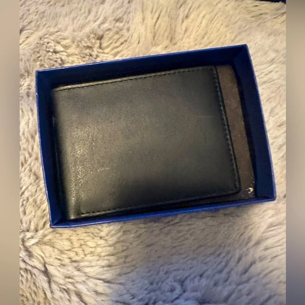 NWT - ROYCE BLACK LEATHER RFID BLOCKING SLIM BIFOLD WALLET