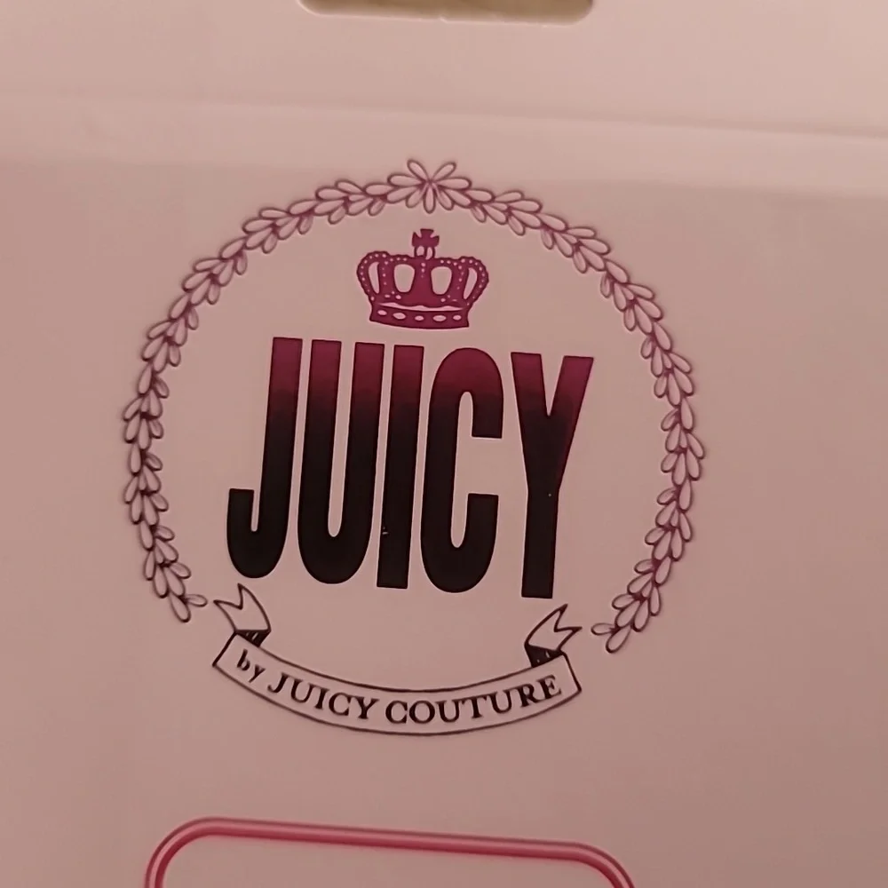 Juicy Couture fits scratches