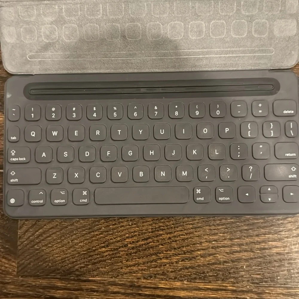 Apple smart keyboard folio a1772
