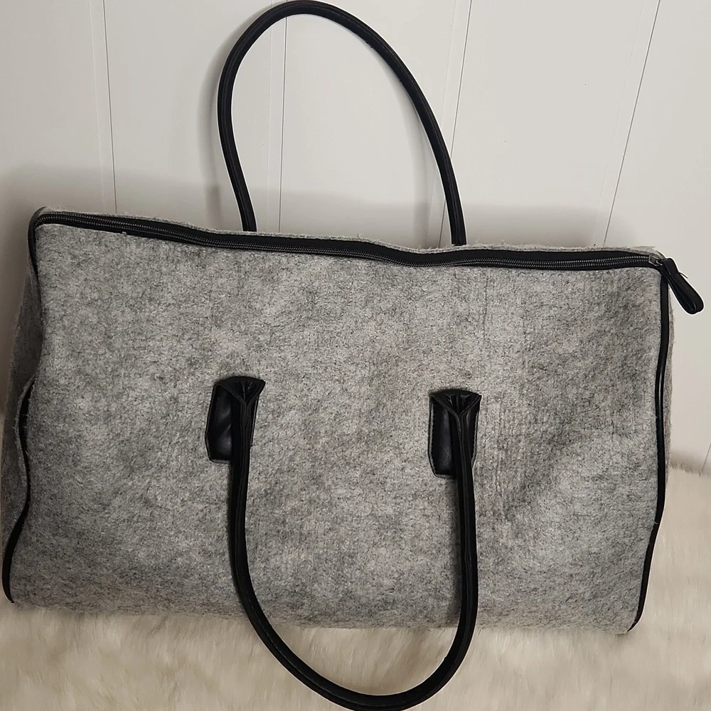 Kenneth Cole gray wool oversized weekend/duffel bag