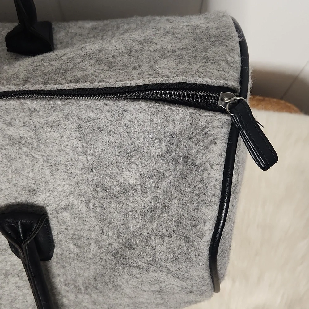 Kenneth Cole gray wool oversized weekend/duffel bag