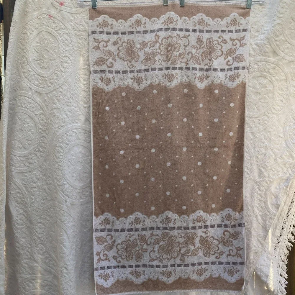 Vintage 60s FIELCREST FLORAL Polka Dot Tan White Bath TOWEL