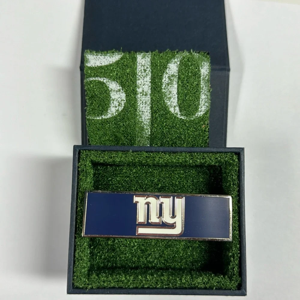 NFL licensed giants clip