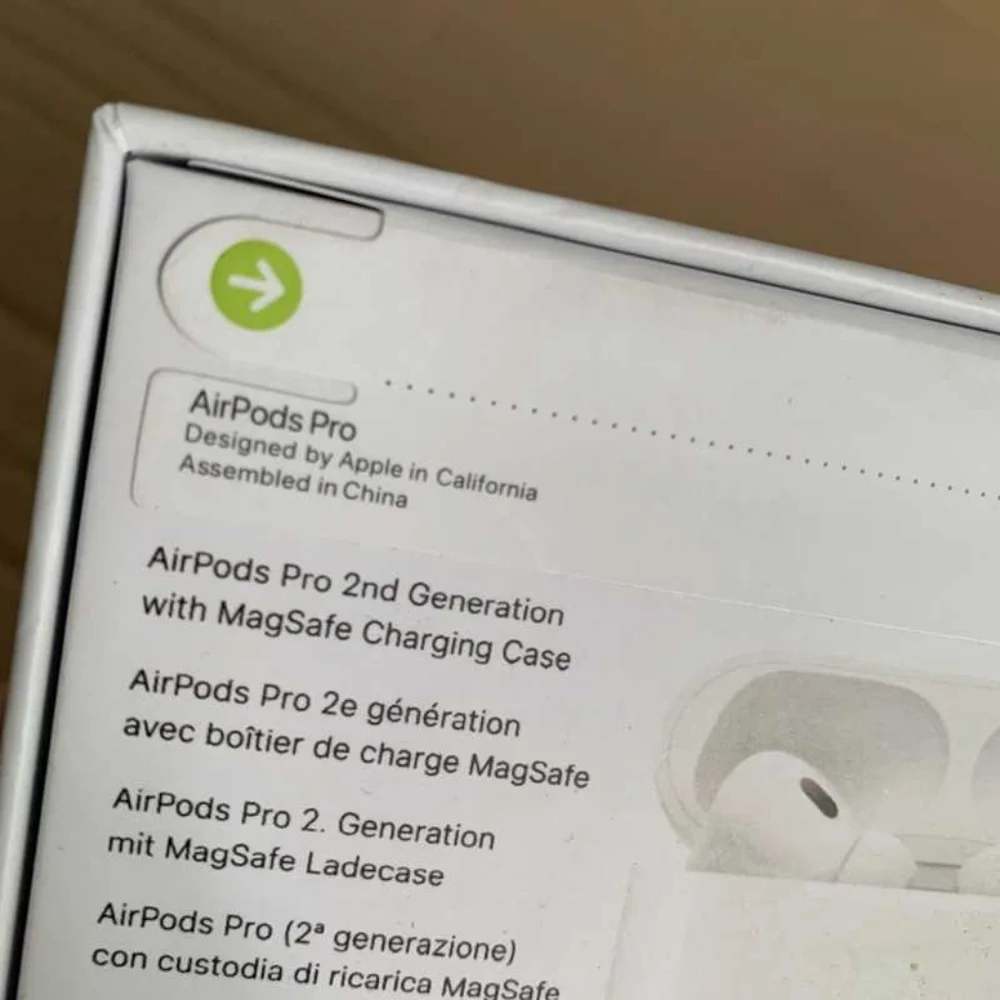 Brand new Apple earphones 2nd generation & wireless charging case