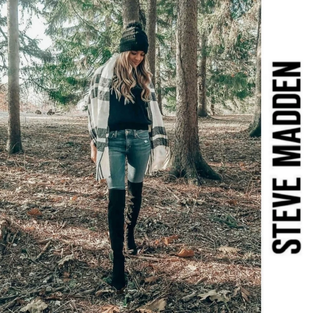 Steve Madden box lining closure