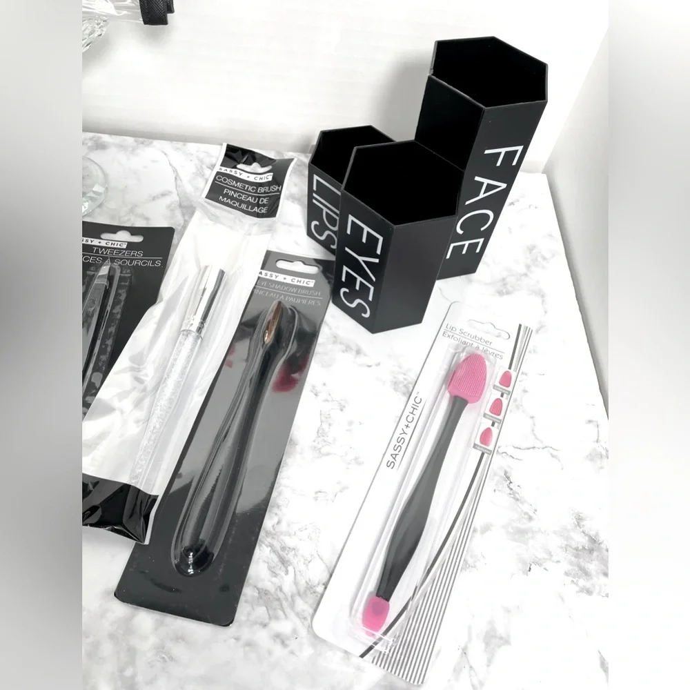Sassy + Chic Makeup Organizer NWT