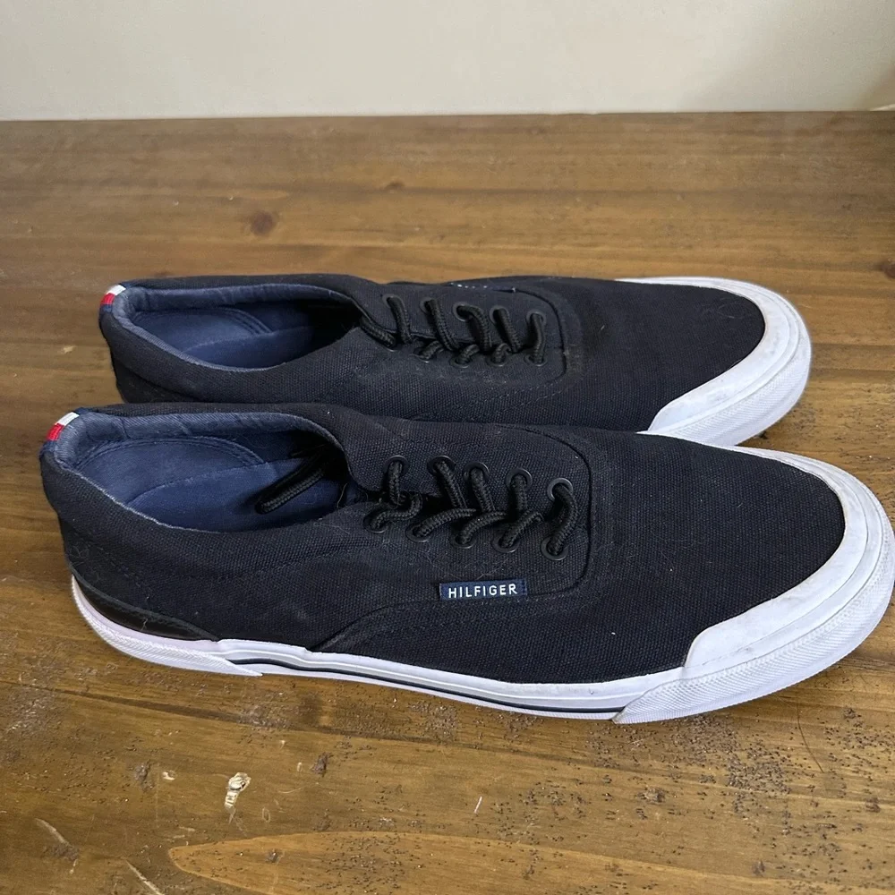 TOMMY HILFIGER Men's Pallet Sneakers size 9.5