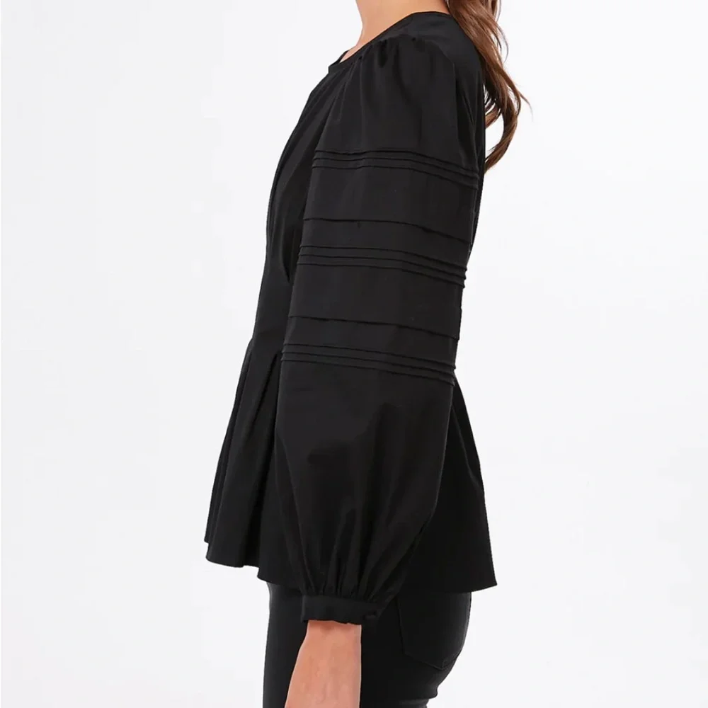 Tuckernuck blouse her top