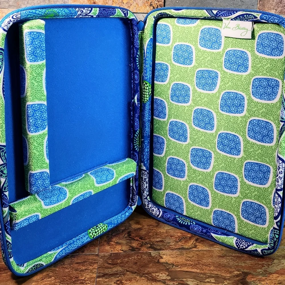 Mini - I-Pod / Laptop Carry Case • Doodle Daisy Pattern • Padded Quilted Case