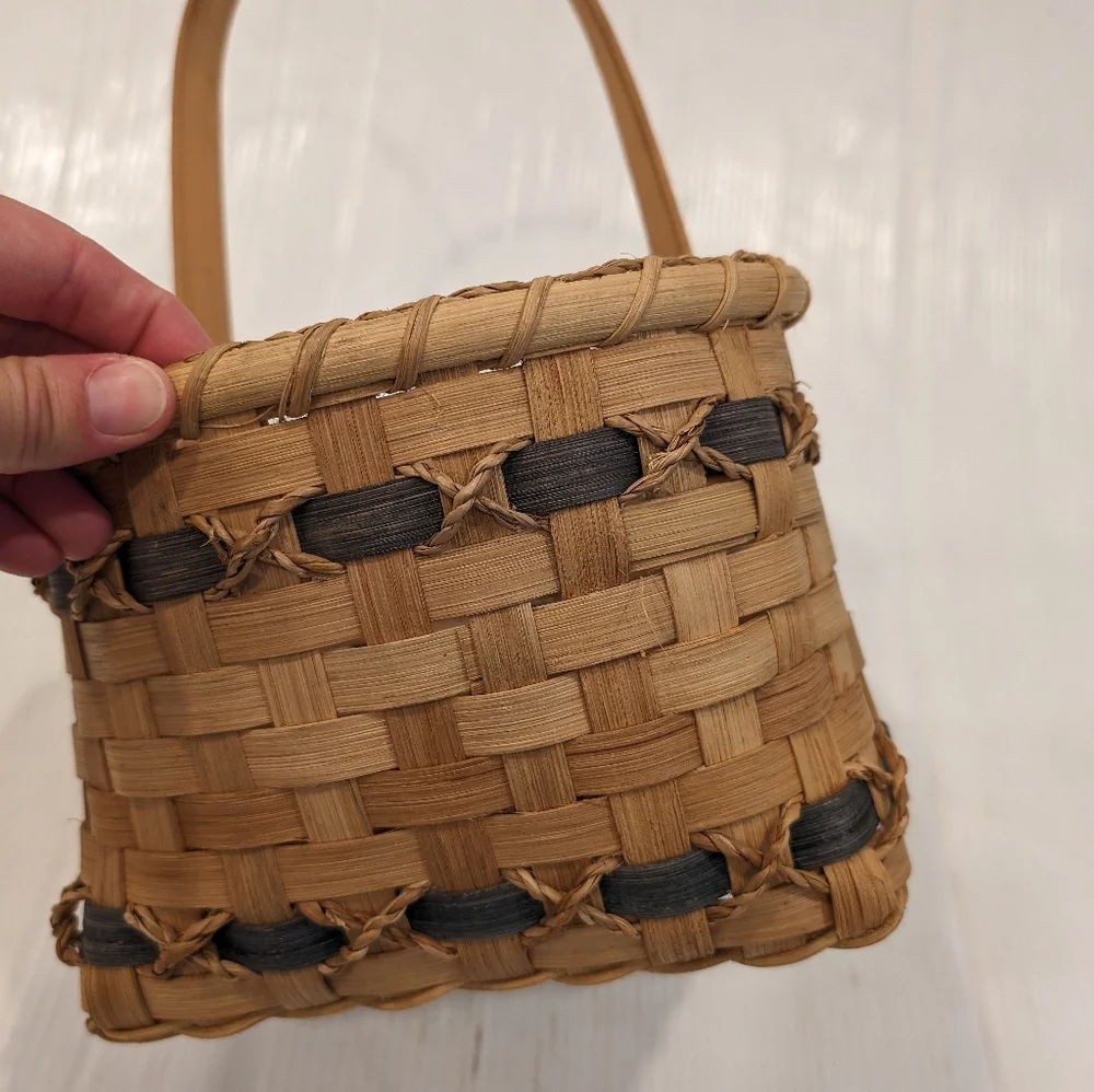 Woven Wicker basket wall hanging basket with handle