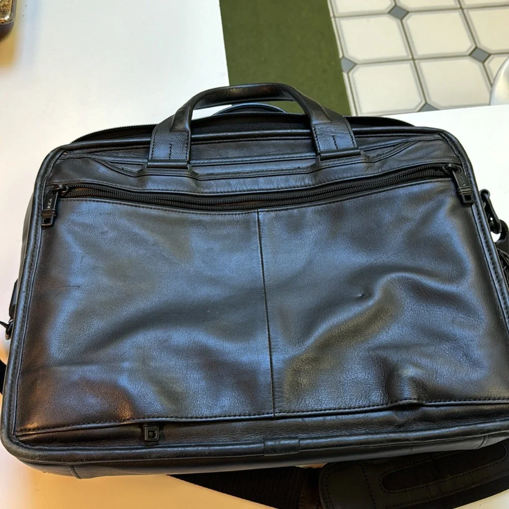 Tumi excellent almost