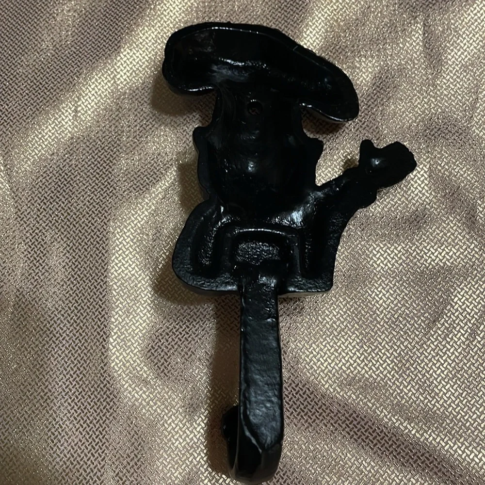 Cast Iron chef Hook Hanger w/big hat, black colored, vintage look