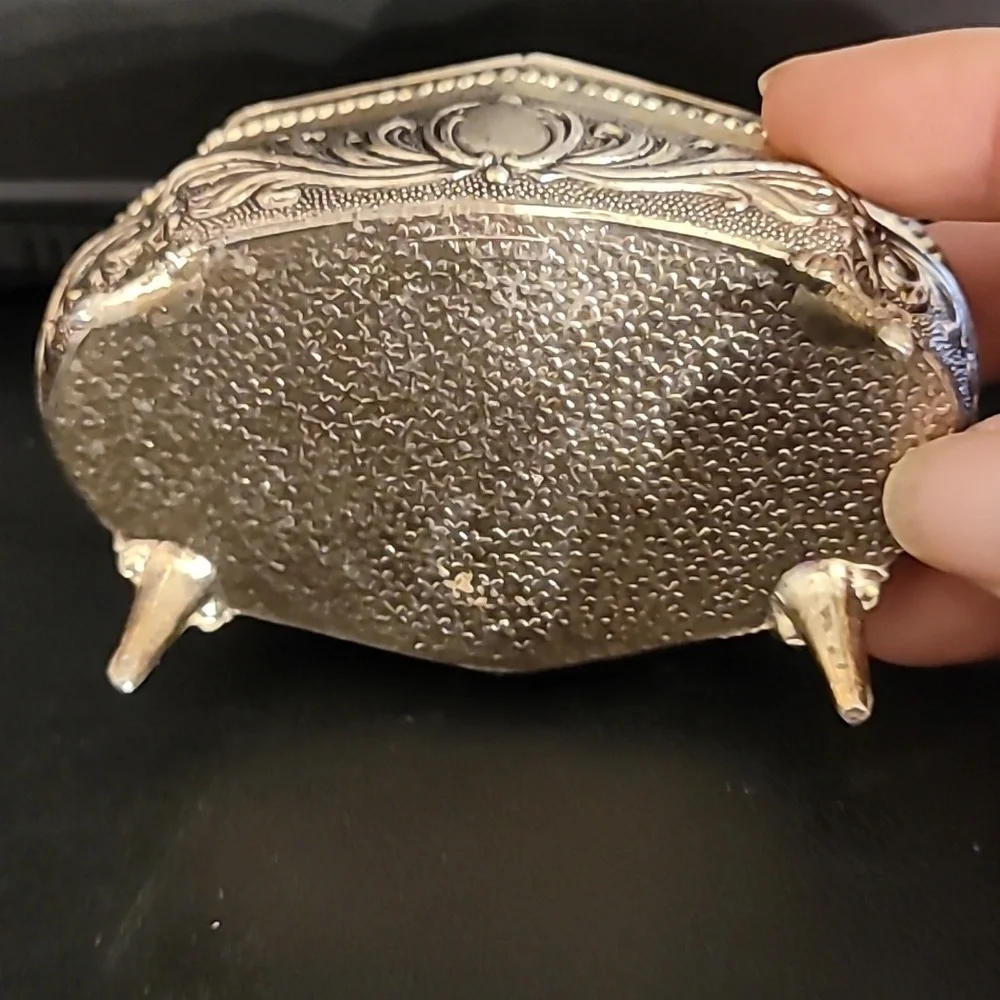 Unbranded vintage metal
