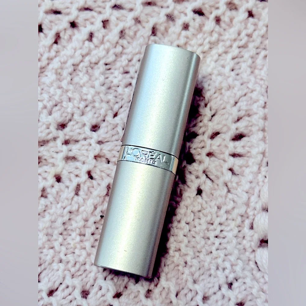 NEW:L'Oreal Paris Colour Riche Satin Moisturizing Lipstick #843 “Toasted Almond”