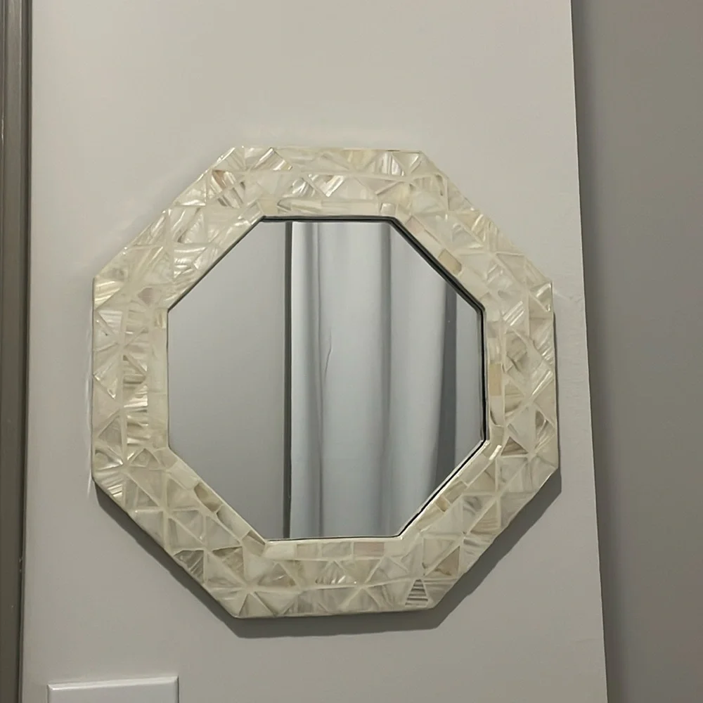 Chic wall mirror