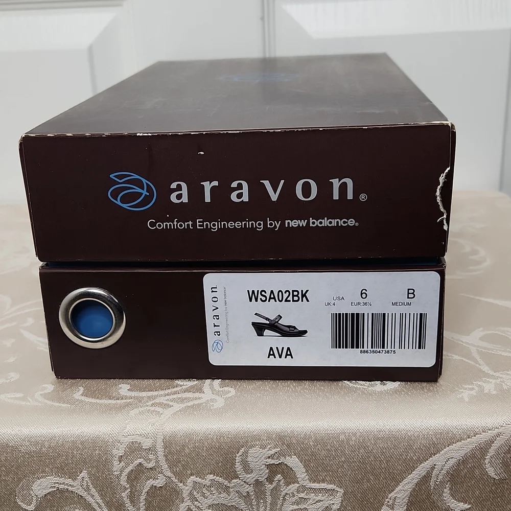 New Balance aravon by