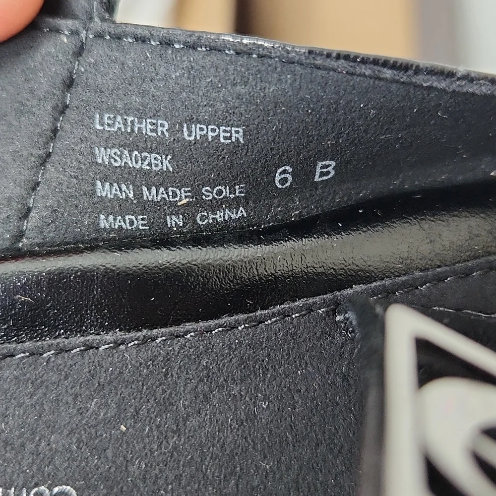 New Balance aravon by