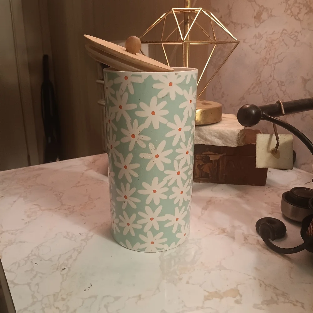 Mint flowered ceramic 12 inches w/wooden cover lid