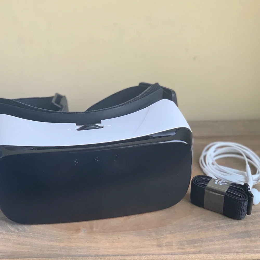 Samsung Gear VR powered by oculus