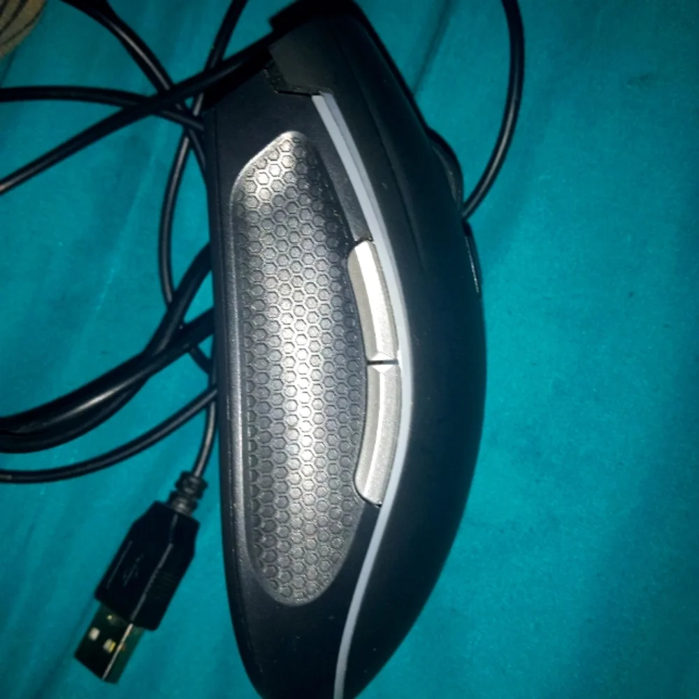 Zeus E2 Gaming Mouse iBuyPower Sleek Black And Silver Design DPI