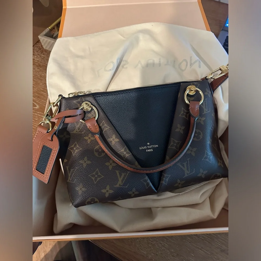 NEW Authentic Louis Vuitton V Tote BB Noir