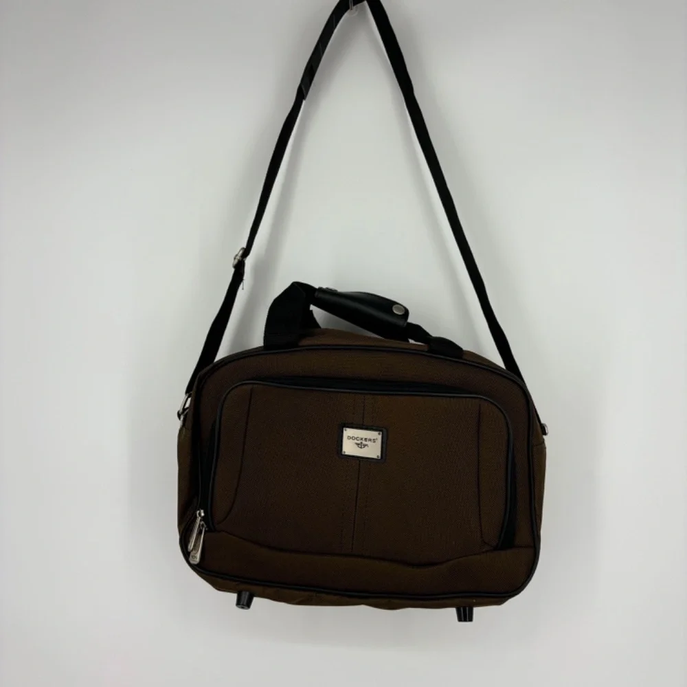 Dockers plastic zipper