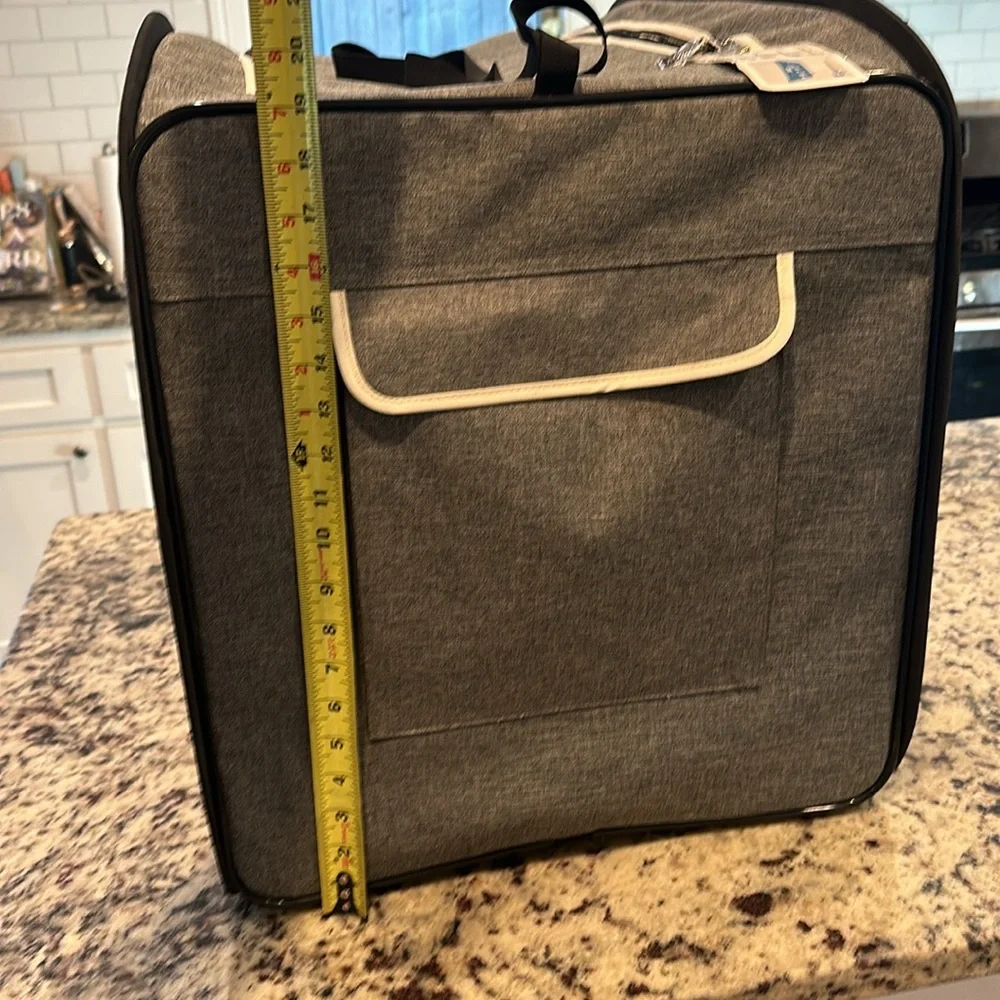 New Never been used Petsfit collapsable dog kennel