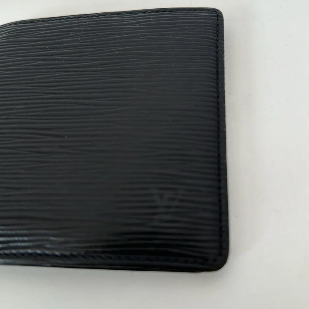 Authentic LOUIS VUITTON Mens Epi Bifold Wallet- Black