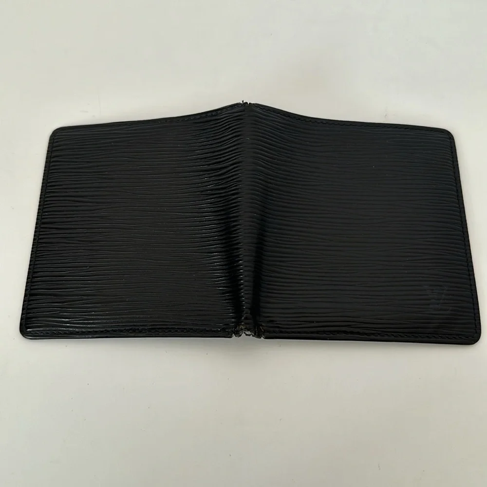 Authentic LOUIS VUITTON Mens Epi Bifold Wallet- Black