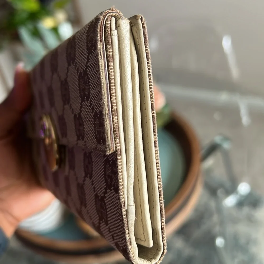 Authentic Gucci wallet