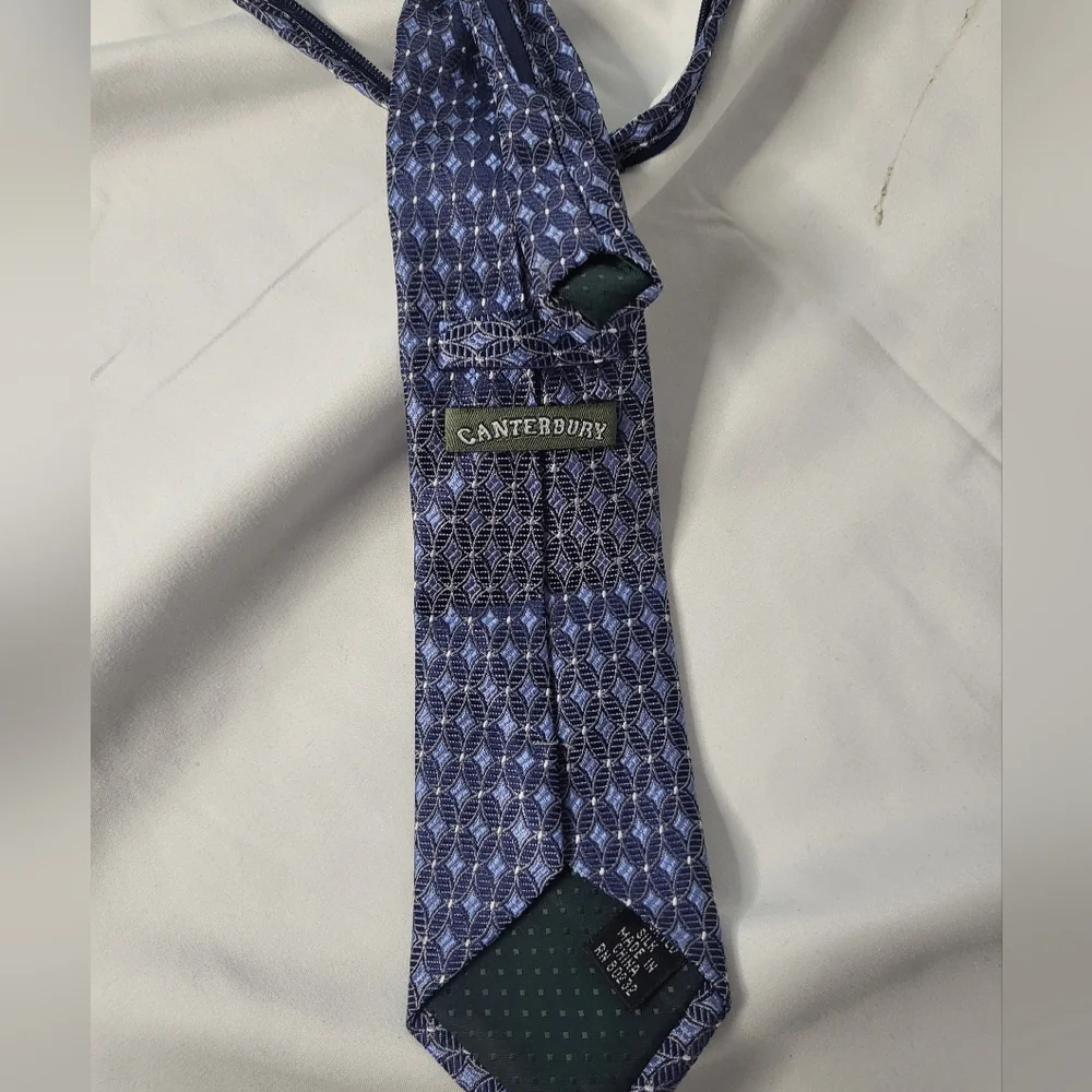 Canterbury zip tie