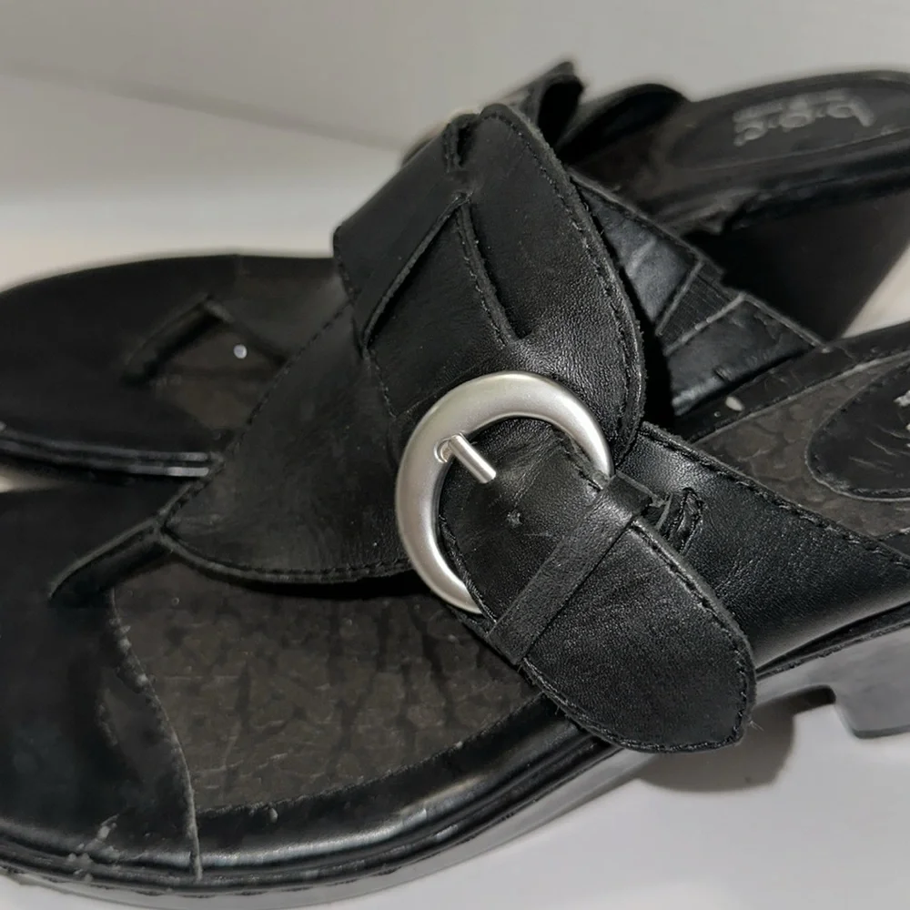 bõøc b.o.c Born Concepts Women’s leather flower flip flops sandals