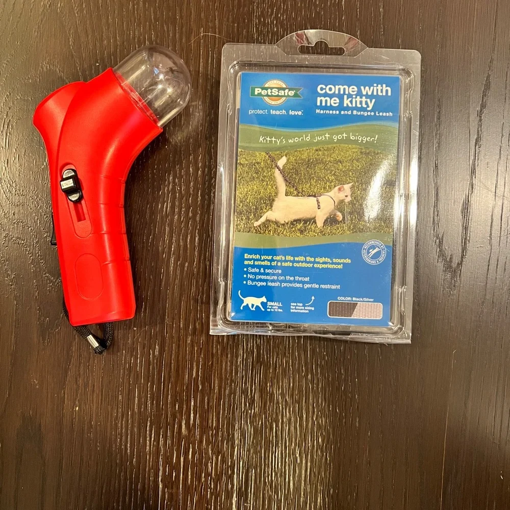 Lot of 2: Treat launcher & Cat Harness leash Sz. S *MSRP: $34+tax retail