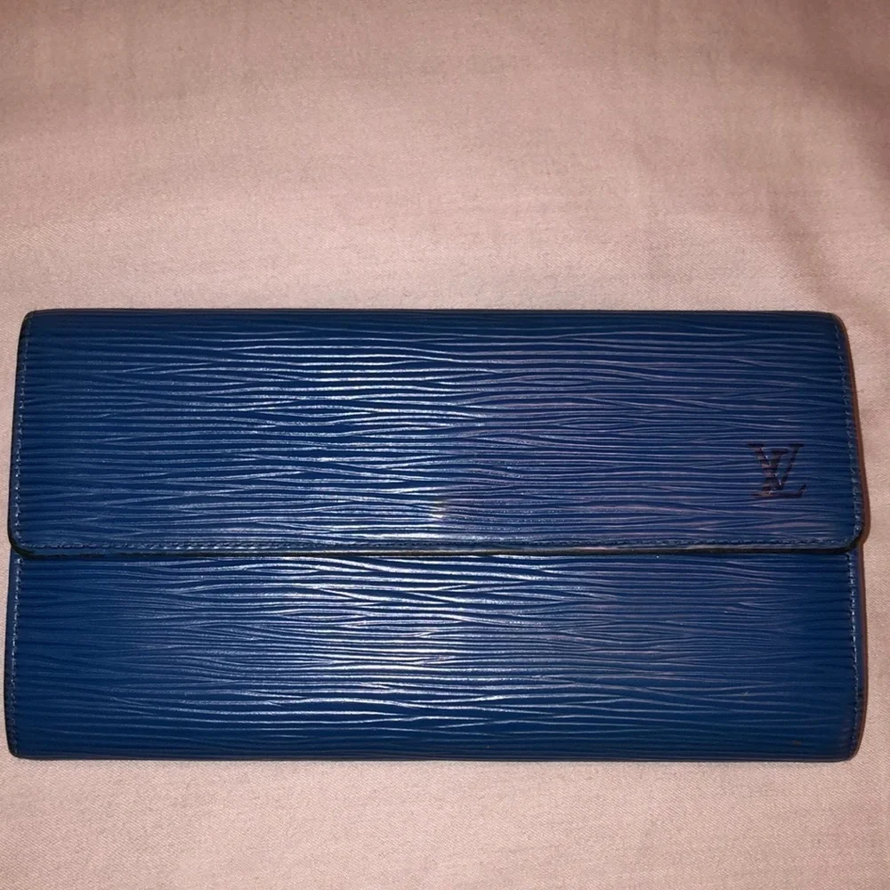 Louis Vuitton Blue Epi Sarah Wallet