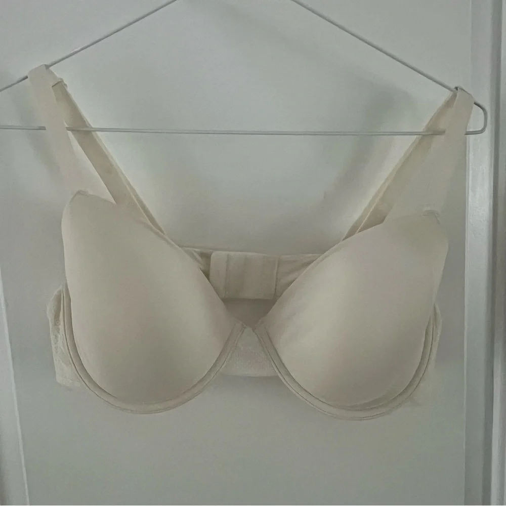 Maidenform 40B Cream/White Lace Bra