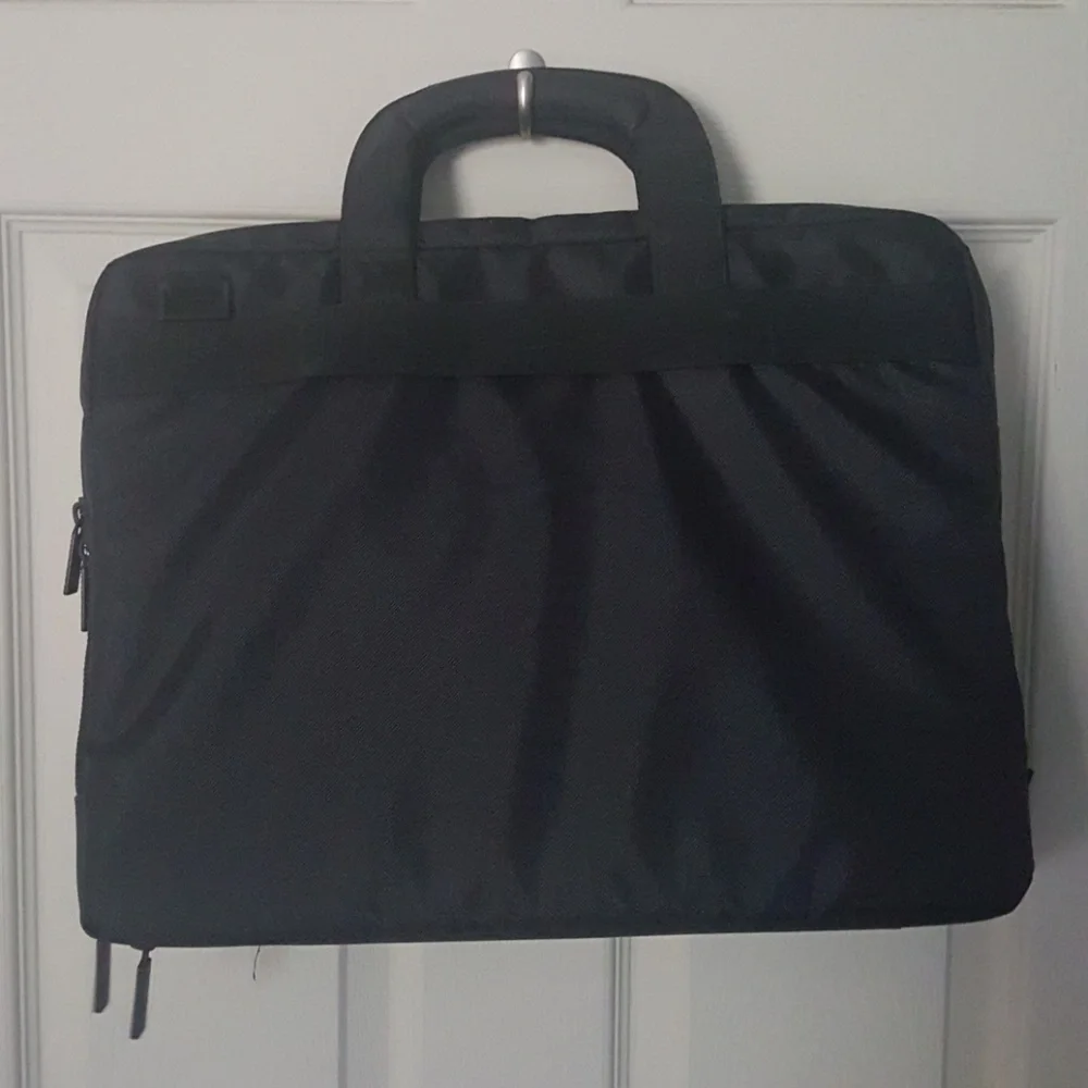 Targus size it shipped