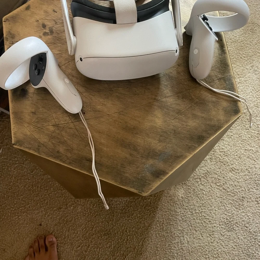 Oculus quest 2 Gently Used!!!