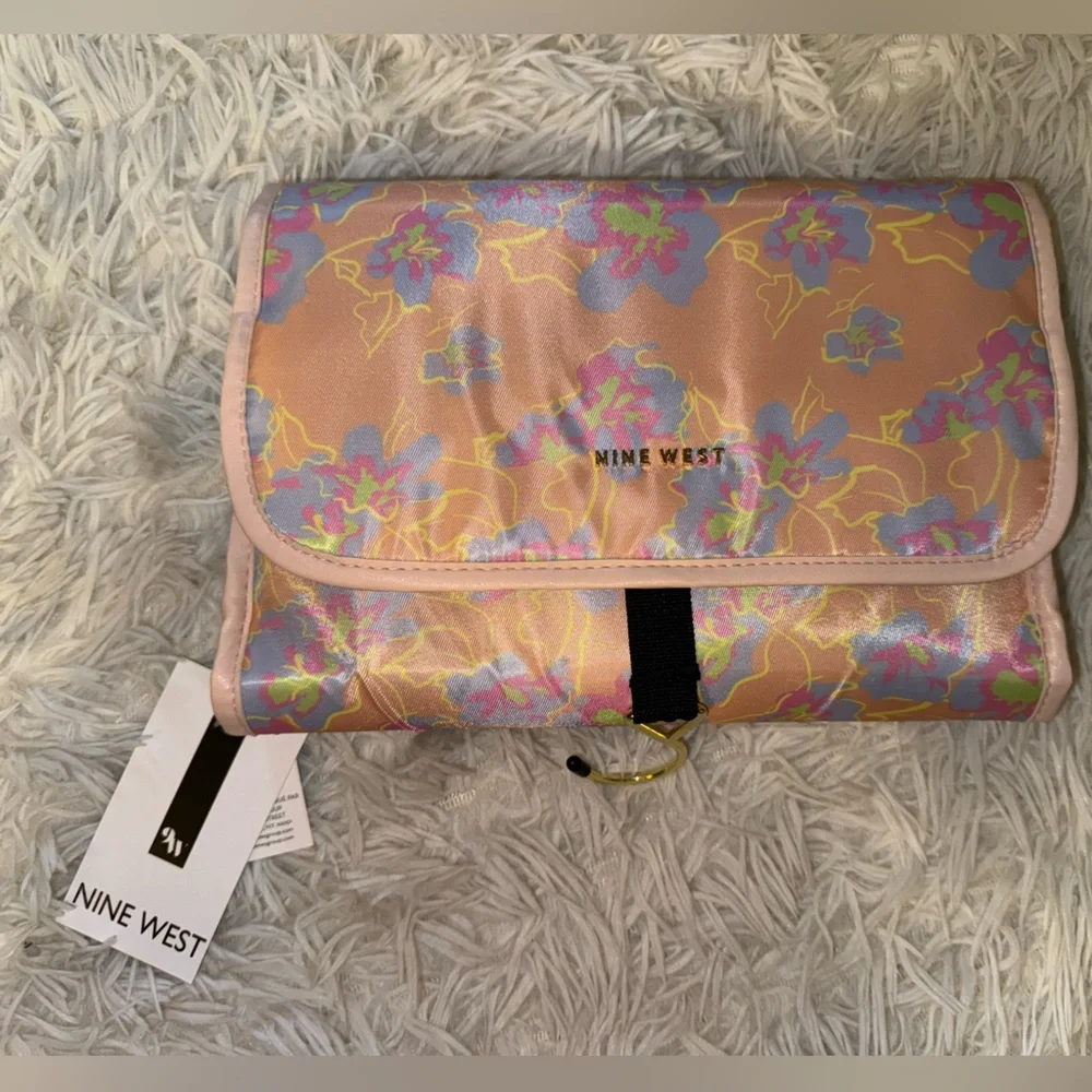 Nine West hanging travel organizer
