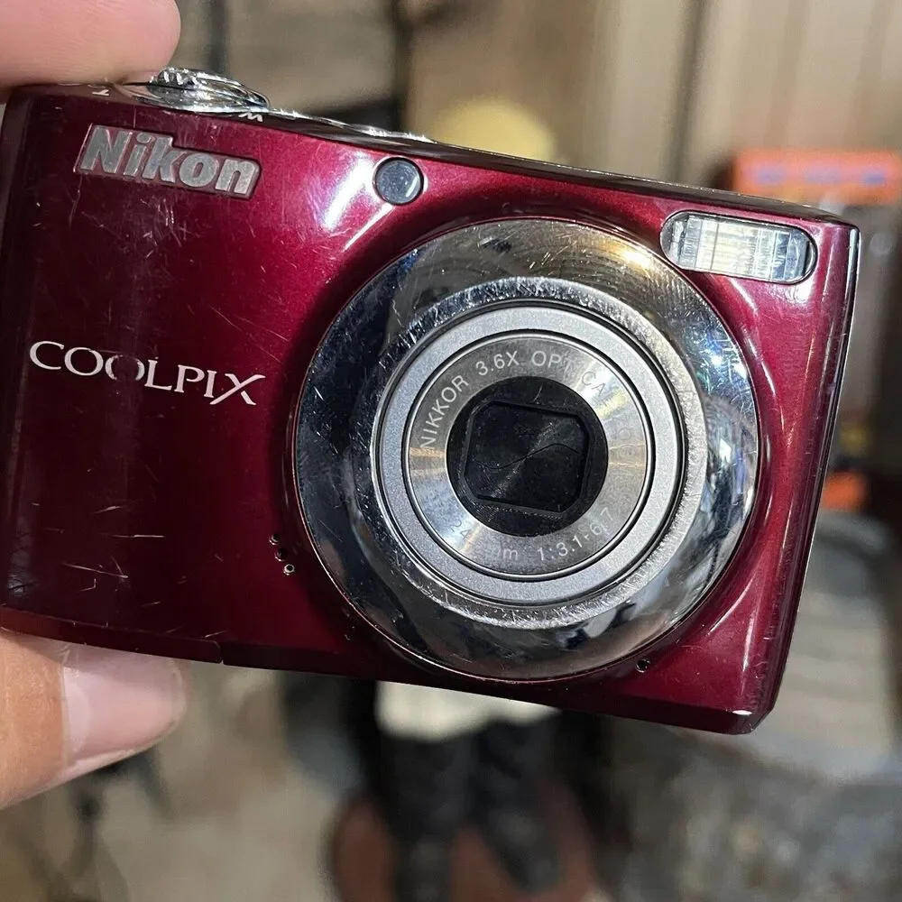 Nikon screen pre latch