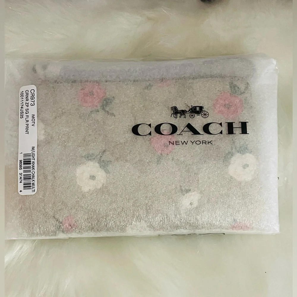 New with tag Coach Corner Zip Wristlet In Signature Canvas With Floral