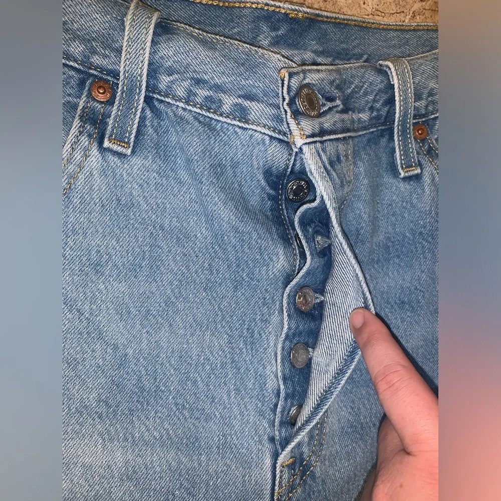 LEVI’S | 501 Denim Jean Shorts in Luxor Baked Light Wash, Size 33