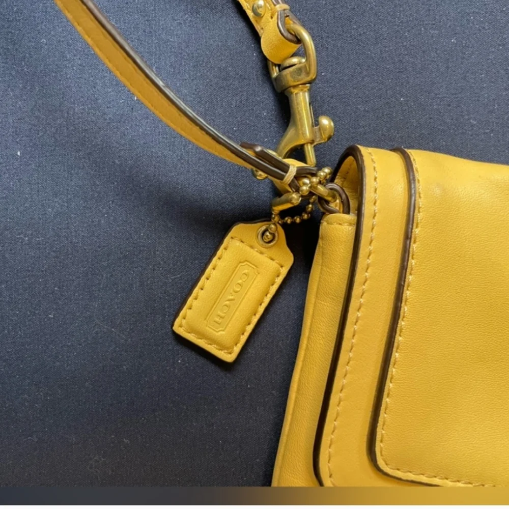 COACH KRISTEN BUTTERCUP YELLOW CONVERTIBLE WRISTLET