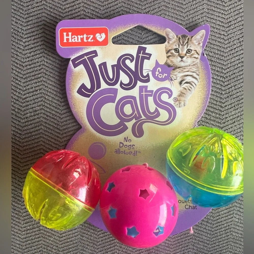 Brand New Hartz Just for Cats Bizzy Balls