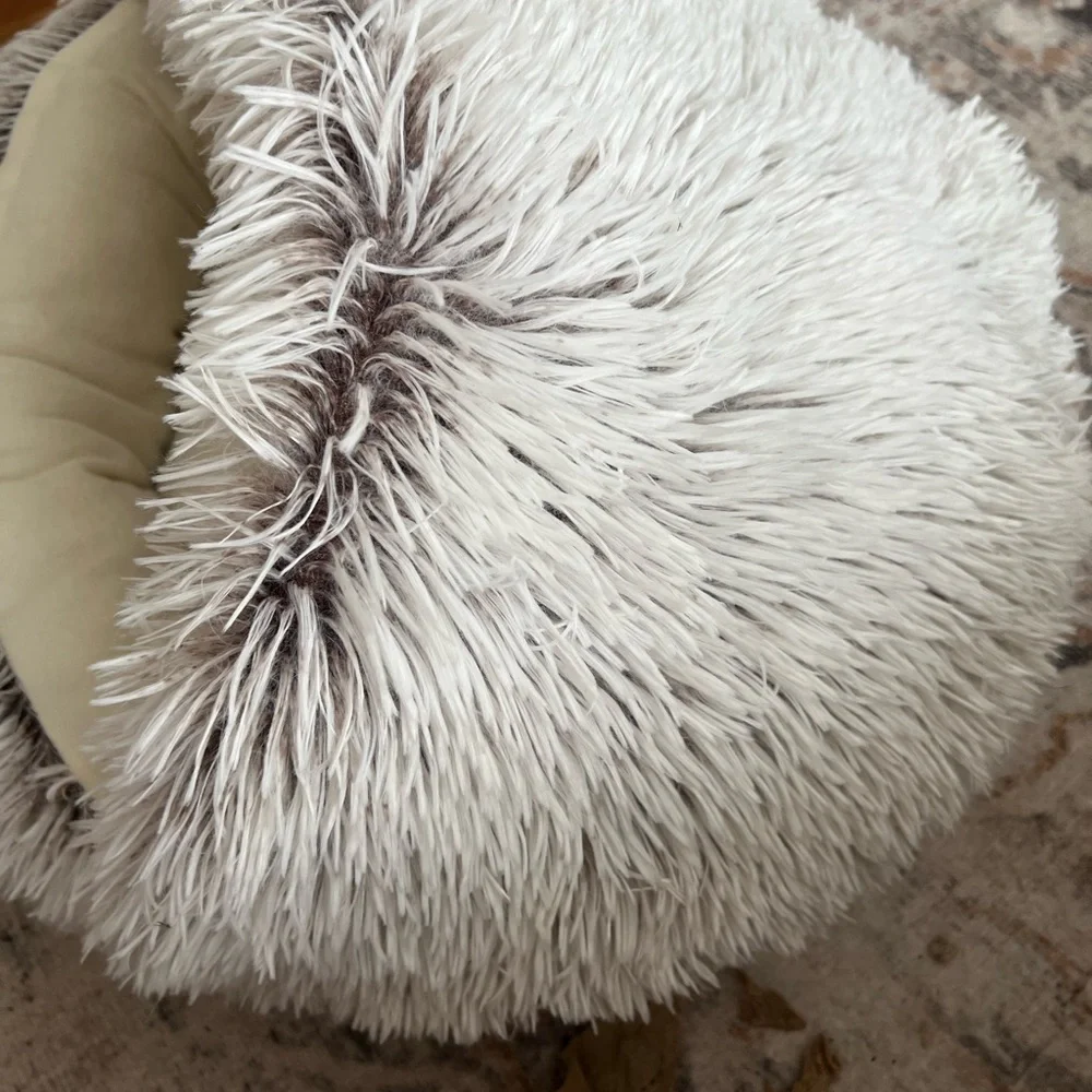 Dog/Cat bed, comfy, soft and lightweight.