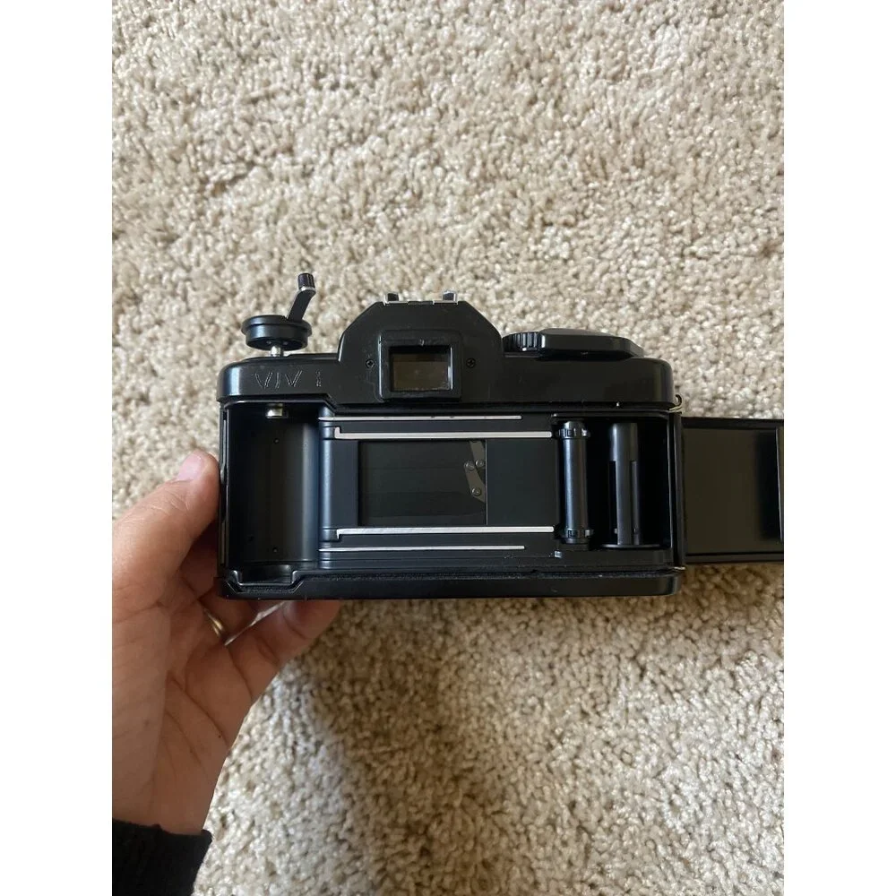 Vivitar 3800N with 50mm Lens SLR Camera *missing straps* No Batteries