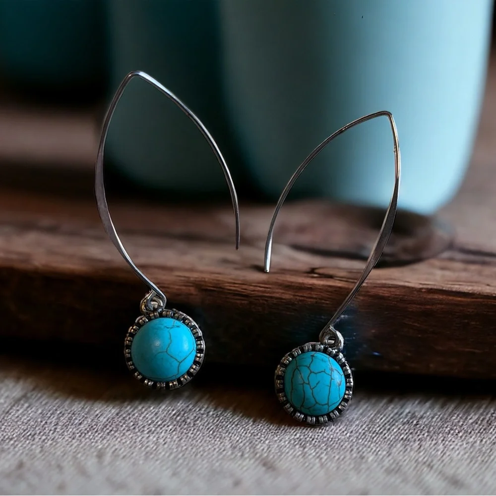 Pretty turquoise look Howlite earrings. Silver tone