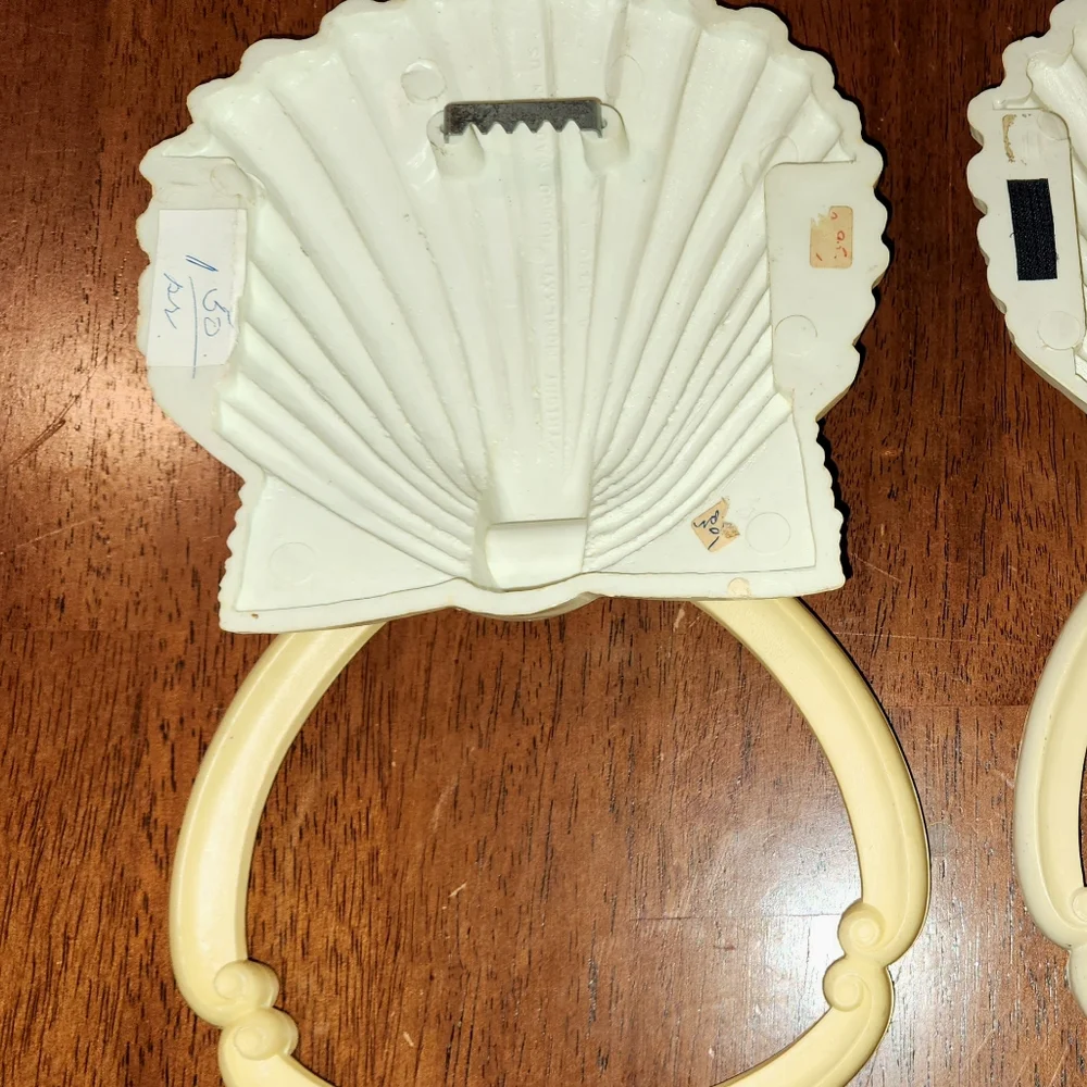 Vintage 1970s Plastic Wall Mounted Homco Sea Shell Towel Rings